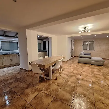 Ground Floor Courtyard And Non-shared Pool * Saint-Hippolyte (Pyrenees-Orientales)