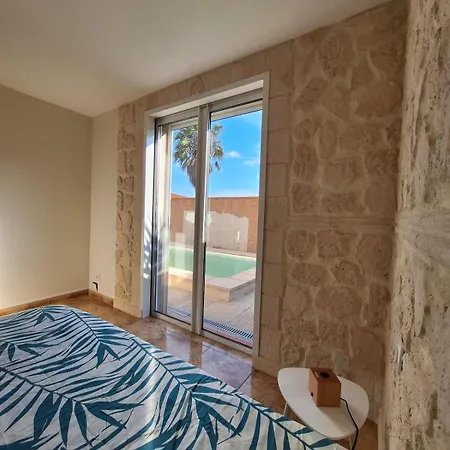 Ground Floor Courtyard And Non-shared Pool Lejlighed